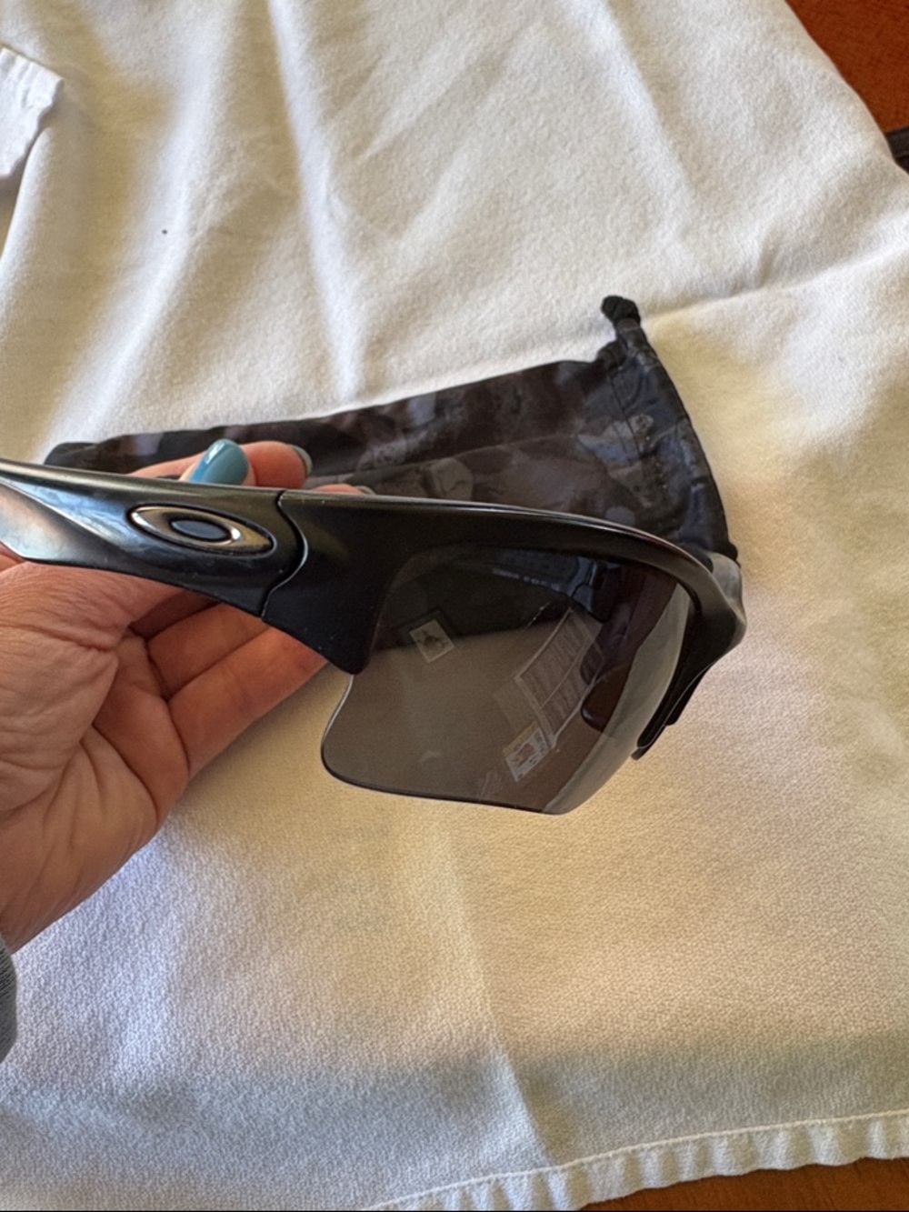 Oakley Quarter Jacket Men’s Wrap Sunglasses in Black with Grey Lenses - Picture 3 of 5
